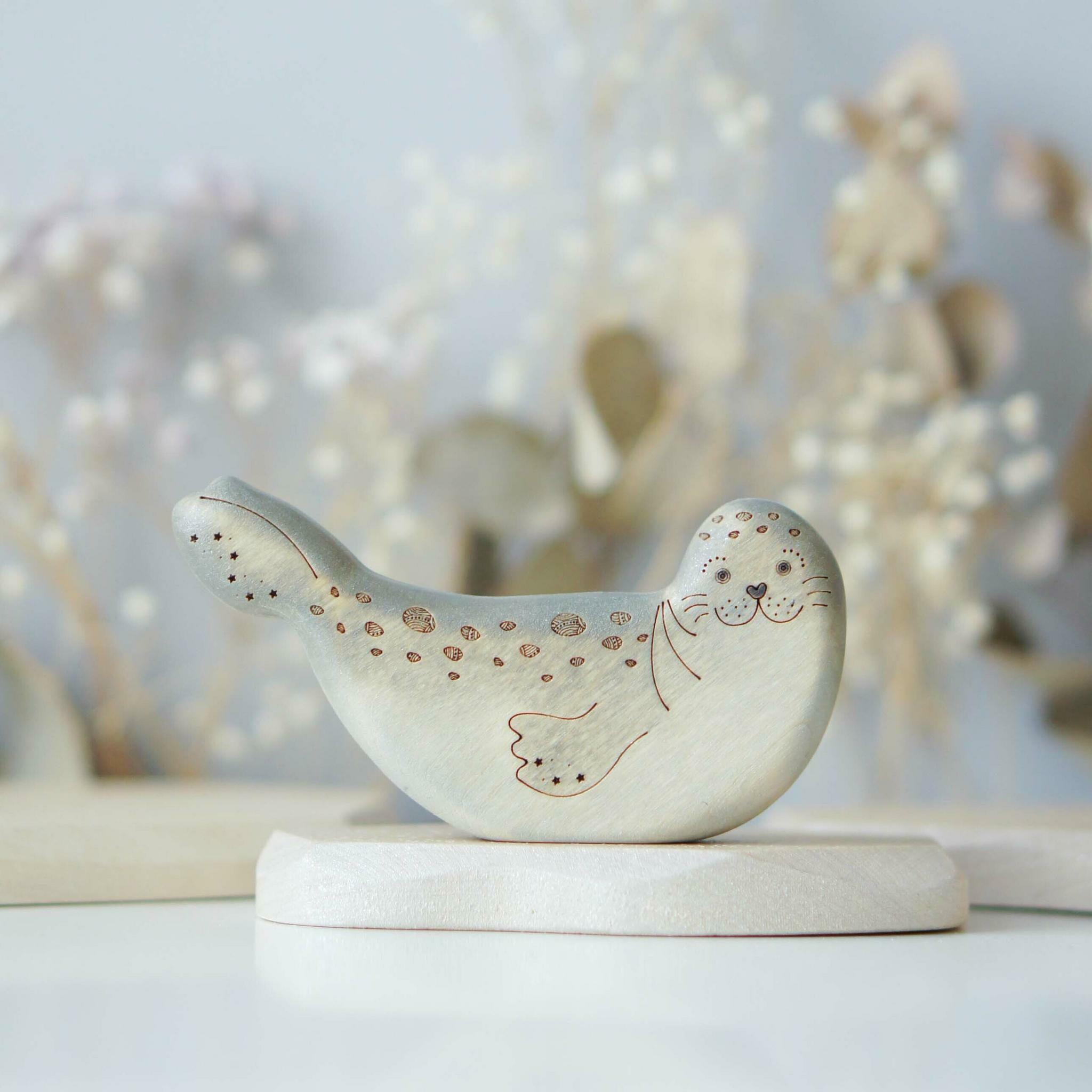 Seal mom wooden toy, painted