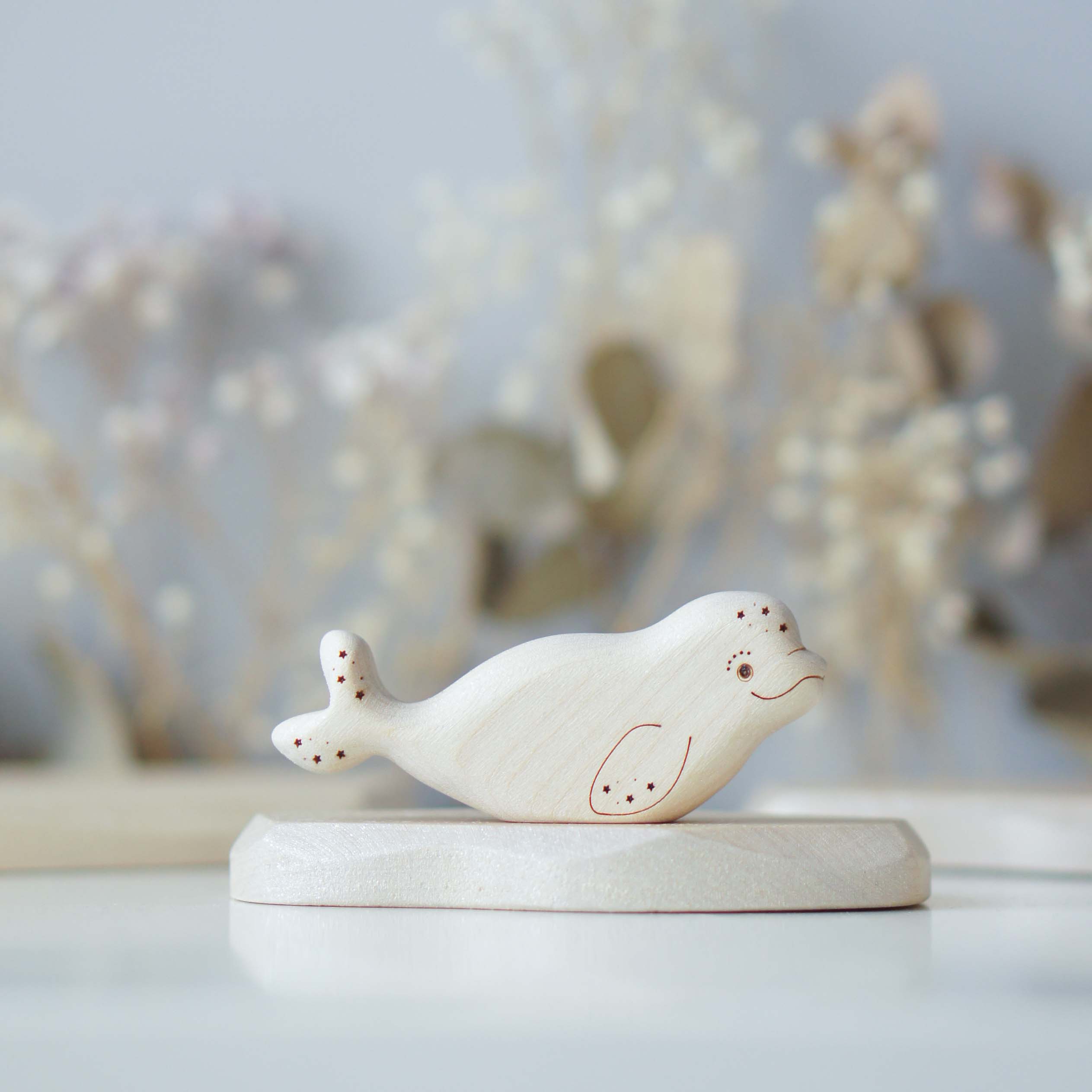 Beluga whale baby with sparkle - back view