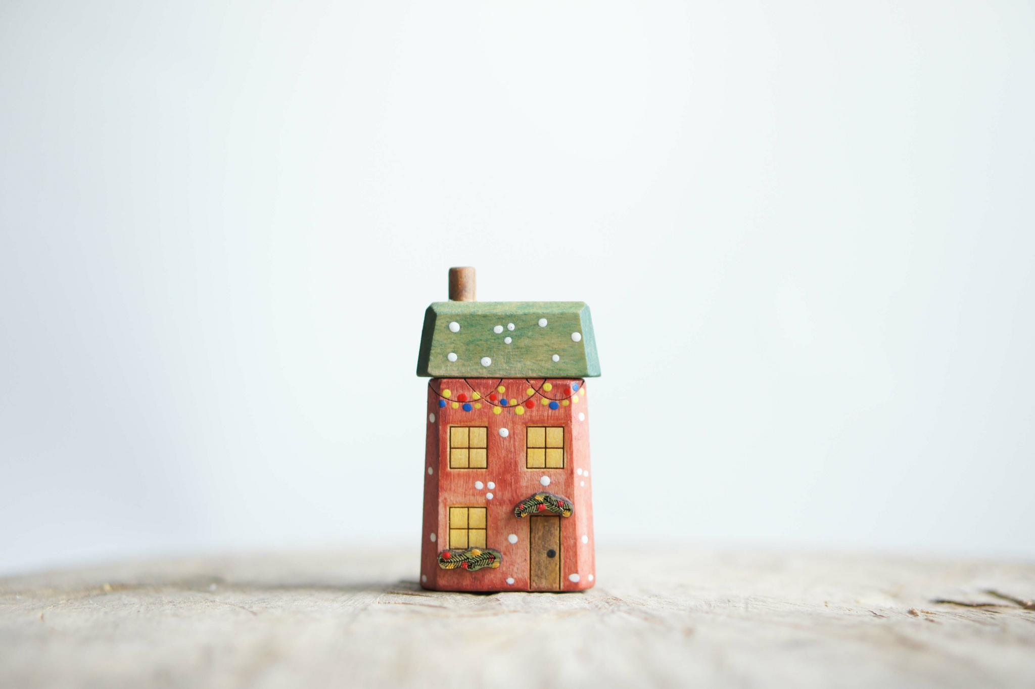 House with snowflakes wooden toy (painted rose)