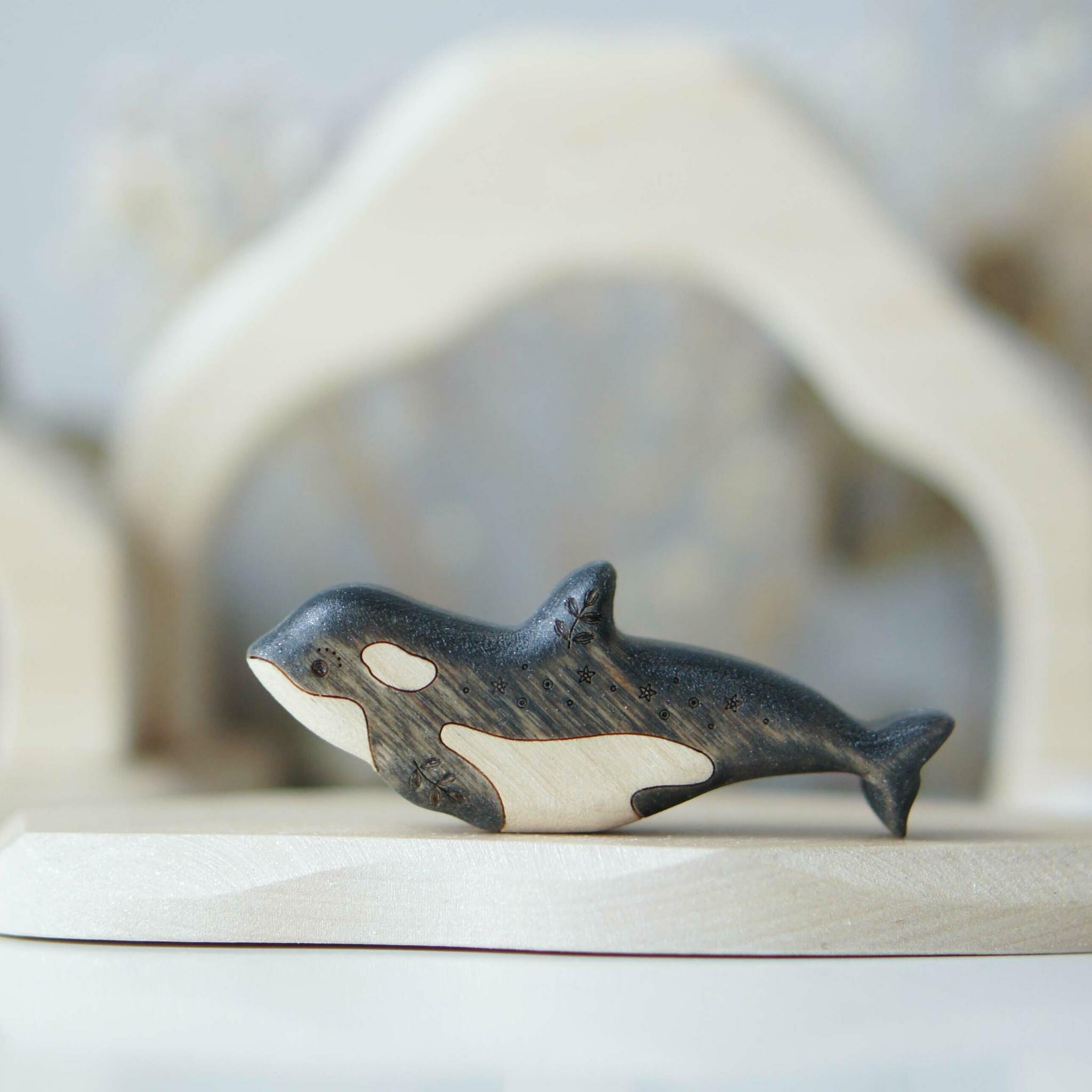Orca baby toy medium (painted) (with sparkle)