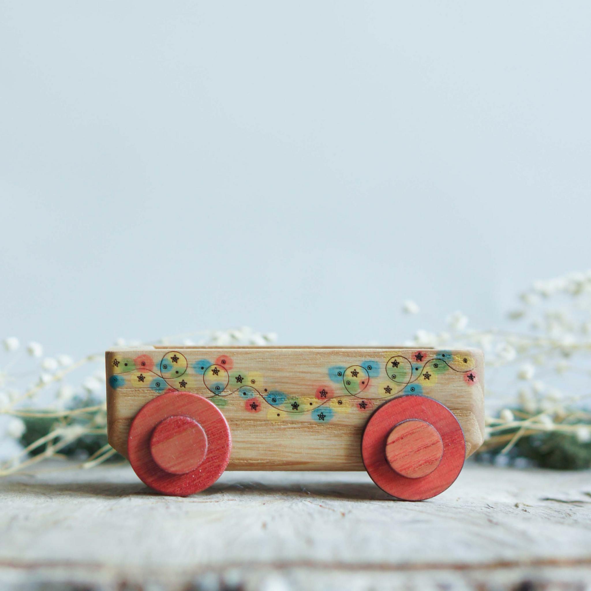 Trailer with hole with a garland