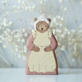 Mom Bear (in a bonnet)